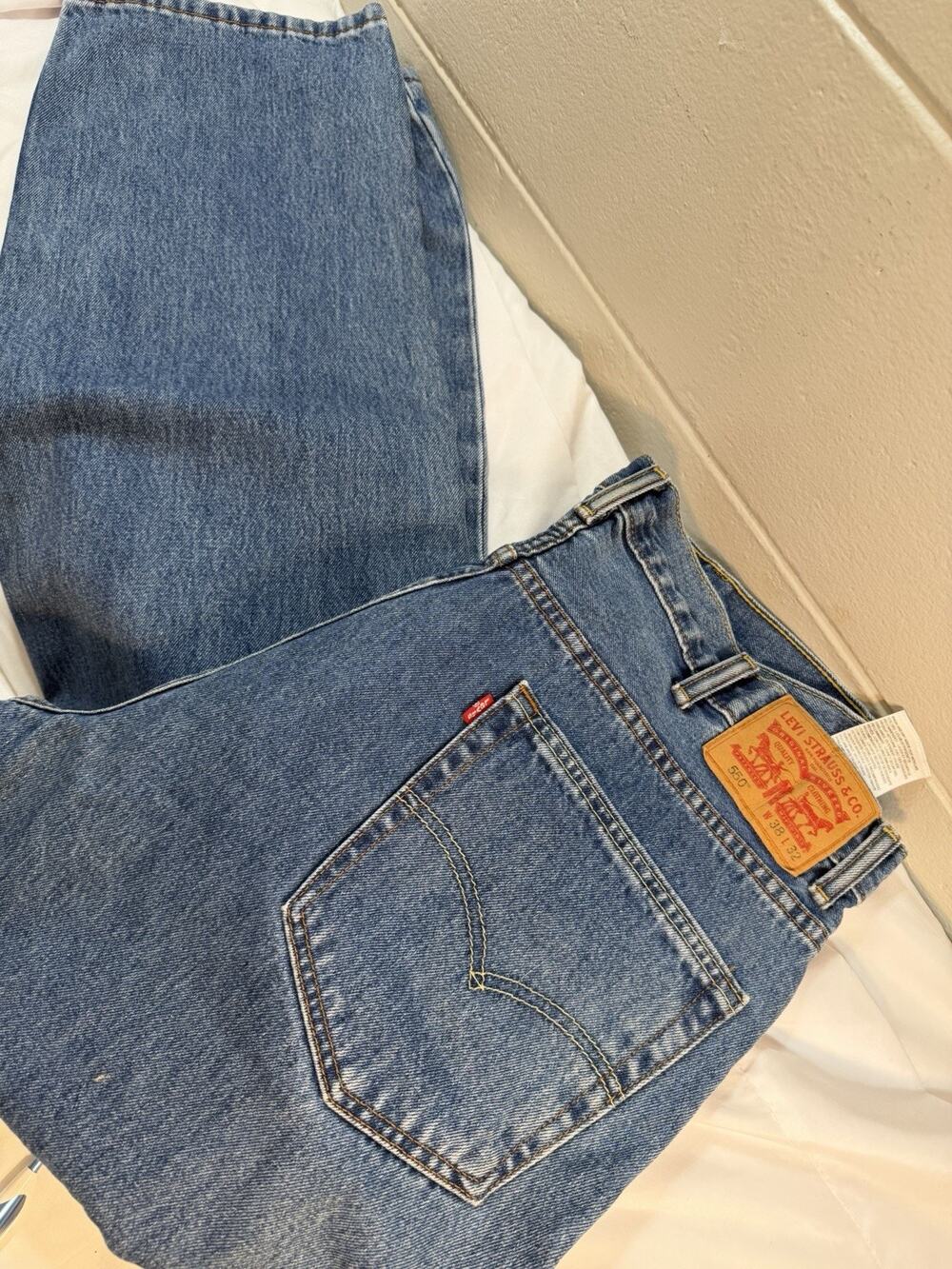 Levi's 550 Relaxed Fit Jeans Mens 38x32 Blue Medium Wash Tapered Leg 100% Cotton